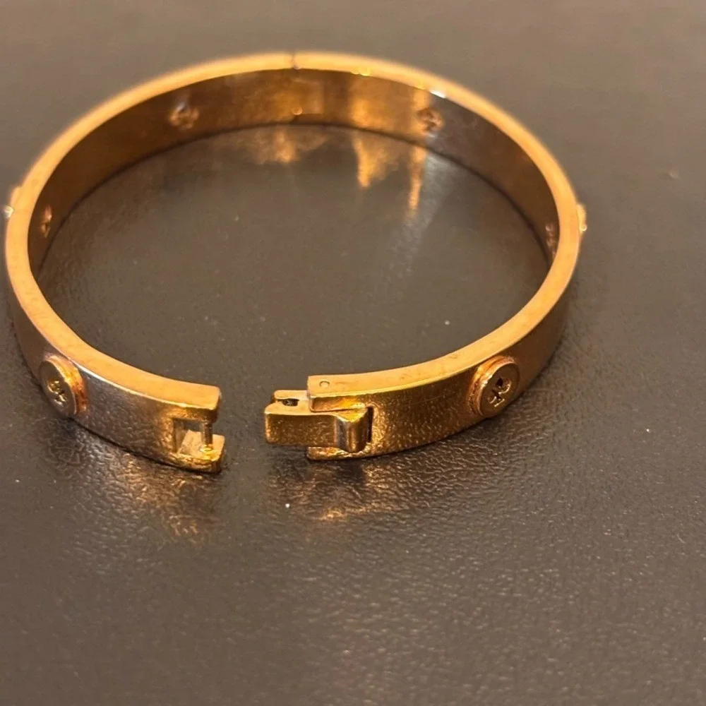 Kate Spade spot the spade studded hinge bangle bracelet gold size 6.75 - Picture 6 of 9